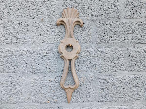 Grote foto muuranker slank model gietijzer klassiek gevelornament tuin en terras tuindecoratie