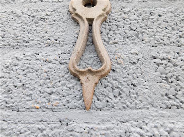 Grote foto muuranker slank model gietijzer klassiek gevelornament tuin en terras tuindecoratie