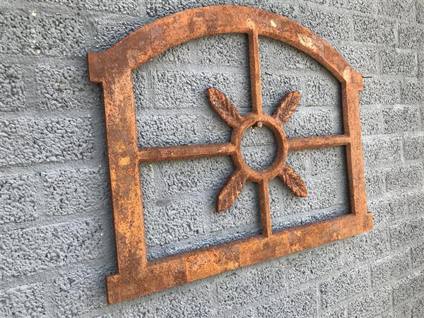 Grote foto gietijzeren stal garage raam ijzervenster voor tuinmuur eiken raam groot. tuin en terras tuindecoratie