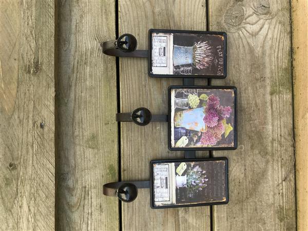 Grote foto kapstok 3 bordjes met bloemenmotief van metaal als handdoek houder kledinghaak huis en inrichting woningdecoratie