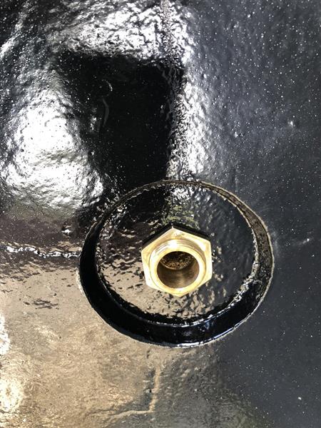Grote foto wandfontein zwart alu met kraan van messing tuin en terras overige tuin en terras