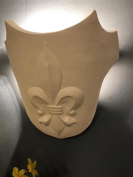 Grote foto mooie strakke wandlamp in wit terracotta steen franse lelie zeer fraai barok klassiek. huis en inrichting overige