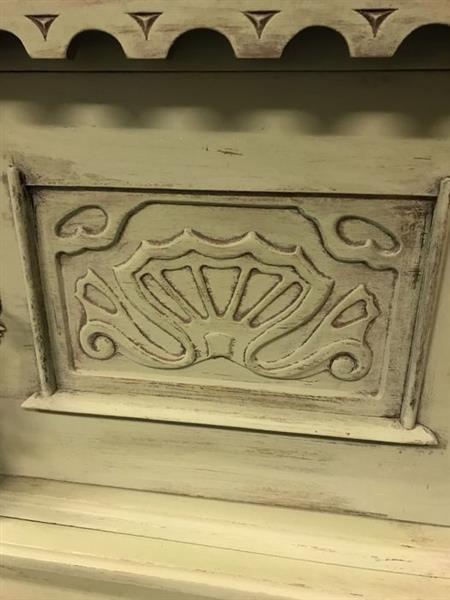 Grote foto prachtig middeleeuws kasteel dressoir met prachtig hout snijwerk geweldig fraai en uniek stuk huis en inrichting woningdecoratie