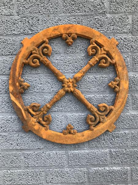 Grote foto venster rond nostalgisch raam venster antiek gietijzer tuin en terras tuindecoratie