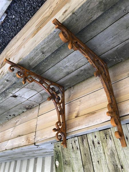 Grote foto hoek steun zwaar gietijzer ondersteuning voor planken rust bruin. tuin en terras tuindecoratie