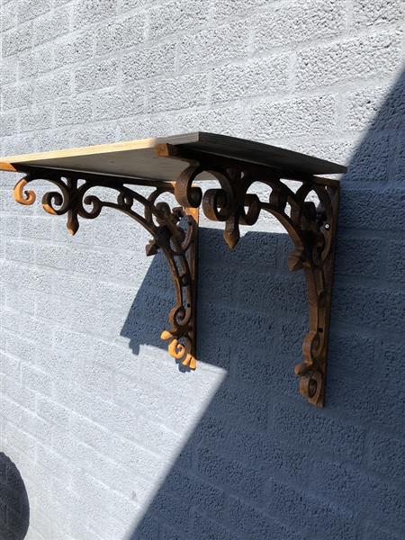 Grote foto hoek steun zwaar gietijzer ondersteuning voor planken rust bruin. tuin en terras tuindecoratie