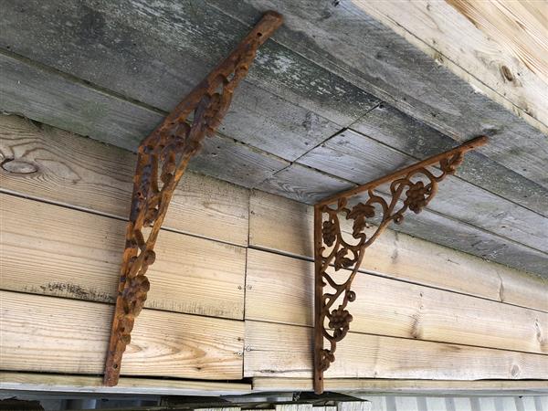 Grote foto set hoek steunen druif zwaar gietijzer ondersteuning voor planken rust bruin. tuin en terras tuindecoratie