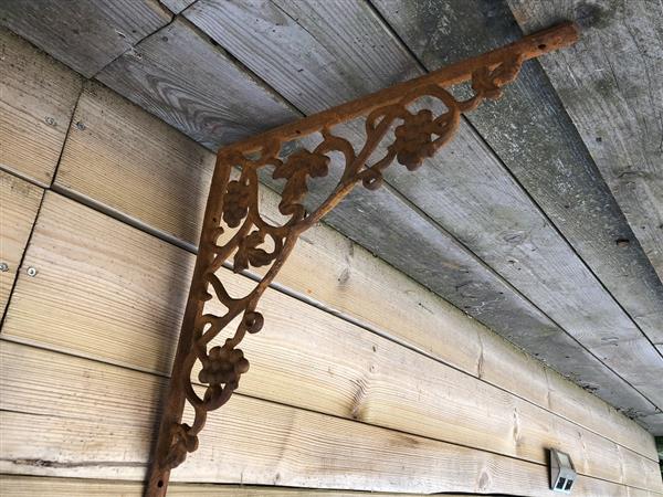 Grote foto set hoek steunen druif zwaar gietijzer ondersteuning voor planken rust bruin. tuin en terras tuindecoratie