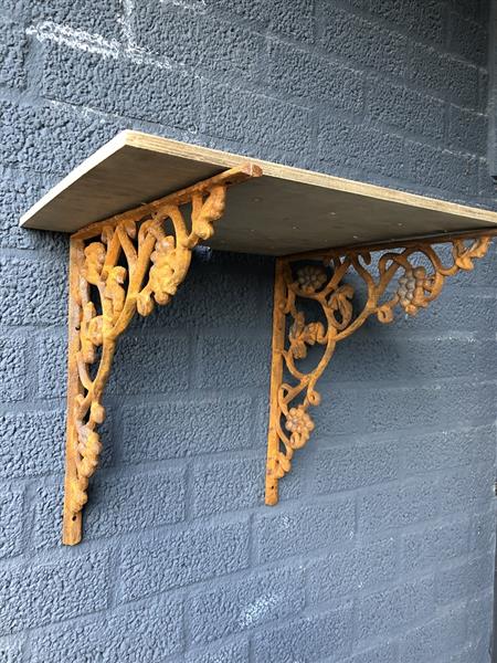 Grote foto set hoek steunen druif zwaar gietijzer ondersteuning voor planken rust bruin. tuin en terras tuindecoratie