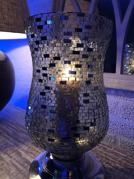 Grote foto vaas windlicht chimney moz chrystal met spiegelend disco effect op nikkelen voet. huis en inrichting woningdecoratie