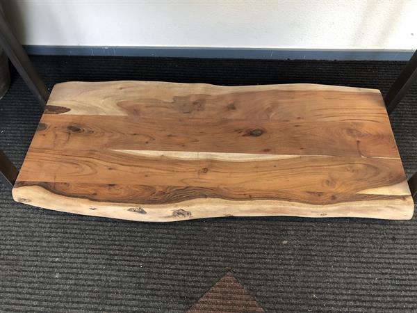 Grote foto hoe fraai is deze dubbele boomstamtafel met gietijzeren onderstel als sidetable huis en inrichting eettafels