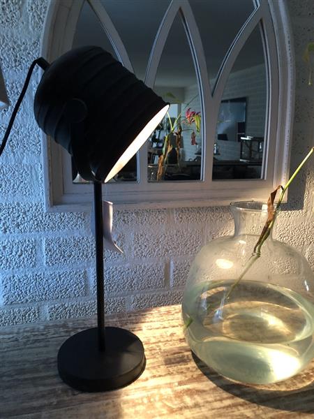 Grote foto industri le tafel bureau lamp op stand en verstelbare metalen kap. huis en inrichting eettafels