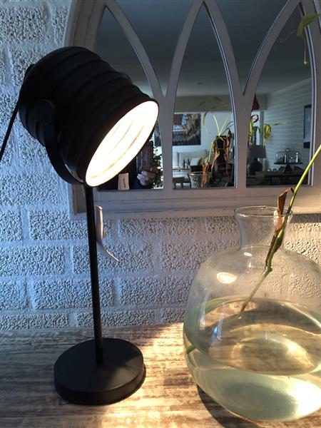 Grote foto industri le tafel bureau lamp op stand en verstelbare metalen kap. huis en inrichting eettafels