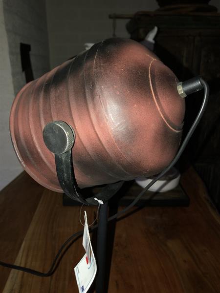 Grote foto industri le tafel bureau lamp op stand en verstelbare metalen kap. huis en inrichting eettafels
