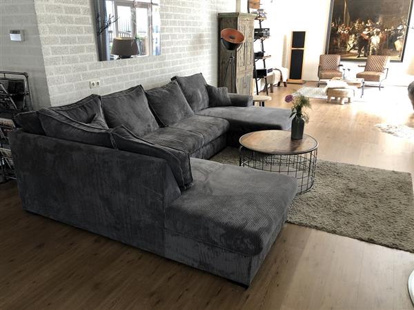 Grote foto prachtige forse nieuwe ribstoffen u lounge hoekbank model standaard in taupe kleur in meerdere kle huis en inrichting woningdecoratie