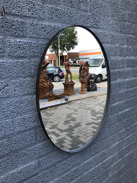 Grote foto strakke moderne spiegel met een zwarte rand ovaal huis en inrichting overige