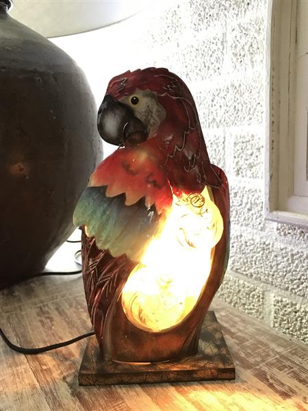 Grote foto een metalen lamp in de vorm van een papegaai heel mooi huis en inrichting overige