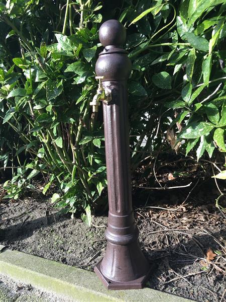 Grote foto kraan als een staande fontein aluminium incl. messing kraan tuin en terras overige tuin en terras