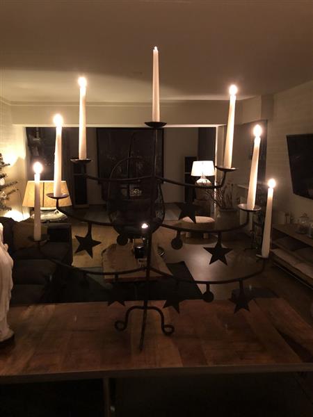 Grote foto prachtige kaarsenkandelaar smeedijzer met 7 armen. huis en inrichting woningdecoratie