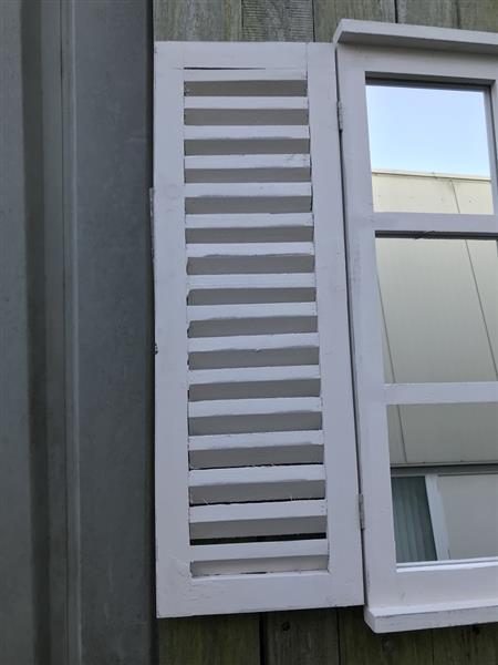 Grote foto een spiegel met openslaande deuren gemaakt van hout huis en inrichting overige