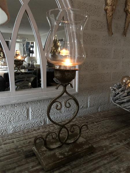 Grote foto kandelaar stormlantaarn metaal glas mooi smeedwerk in old green white rust. huis en inrichting woningdecoratie