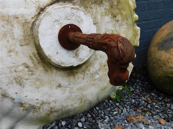 Grote foto wateruitloop fontein uitloop mythisch wezen waterspuwer als wateruitloop tuin en terras overige tuin en terras