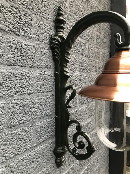 Grote foto nostalgische wandlamp vera in de kleur groen met een koperen kap huis en inrichting overige