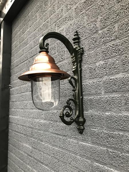 Grote foto nostalgische wandlamp vera in de kleur groen met een koperen kap huis en inrichting overige
