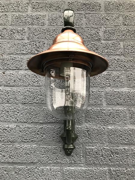 Grote foto nostalgische wandlamp vera in de kleur groen met een koperen kap huis en inrichting overige