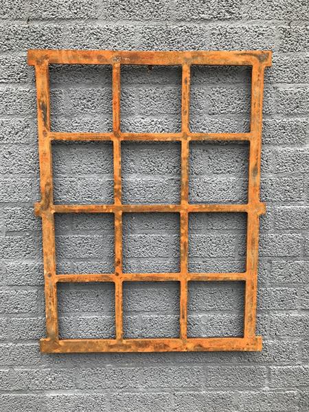 Grote foto stalraam roestig oppervlak antiek stijl venster ijzer 95 x 73 tuin en terras tuindecoratie