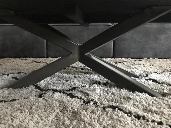 Grote foto robuuste ovale salontafel met fraai houten blad en ijzeren onderstel maar 1 beschikbaar huis en inrichting eettafels