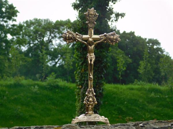 Grote foto jezus aan het kruis messing inri op voet. antiek en kunst kunst