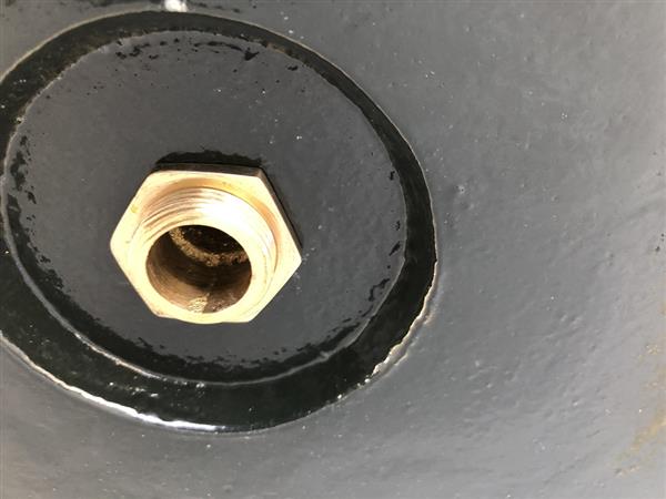Grote foto topkwaliteit wandfontein wasbak zwaar aluminium donkergroen met messing kraan. tuin en terras overige tuin en terras