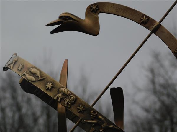 Grote foto exclusieve zonnewijzer van messing op alu sokkel tuin en terras overige tuin en terras