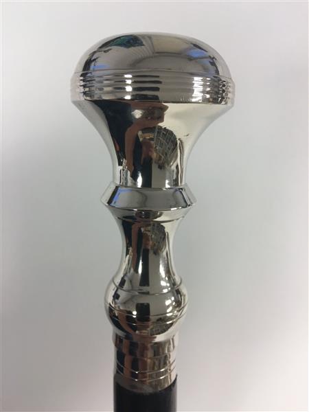 Grote foto edele wandelstok met prachtige nikkelen knop. kleding dames sieraden