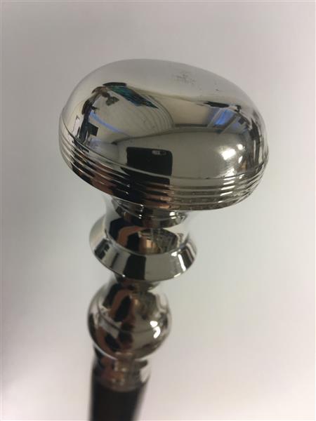 Grote foto edele wandelstok met prachtige nikkelen knop. kleding dames sieraden