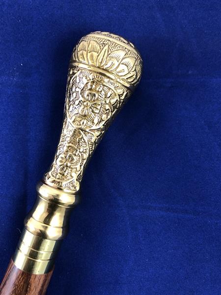 Grote foto wandelstok met messing sierknop en handgesneden steel prachtig kleding dames sieraden