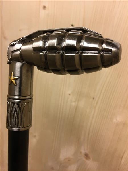 Grote foto uniek wandelstok alu chrome nikkel handgranaten handvat kleding dames sieraden