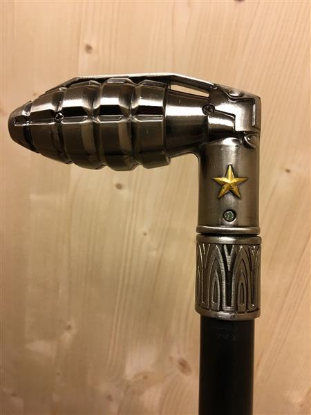 Grote foto uniek wandelstok alu chrome nikkel handgranaten handvat kleding dames sieraden