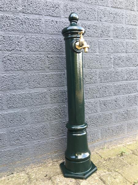 Grote foto 1 kraan als een staande fontein aluminium groen incl. messing kraan laatste tuin en terras overige tuin en terras
