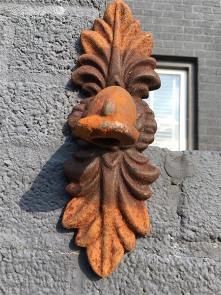Grote foto waterspuwer voor muur fontein rozet doppelblatt cast iron roest. tuin en terras overige tuin en terras