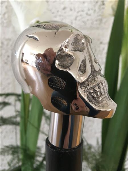 Grote foto edele wandelstok met prachtige aluminium schedelknop kleding dames sieraden