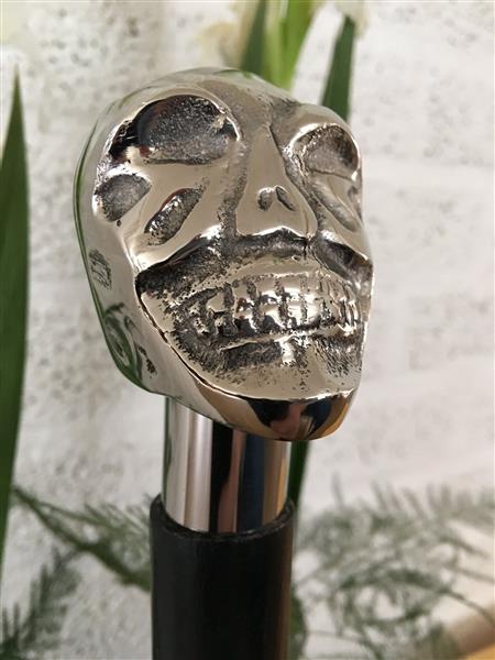 Grote foto edele wandelstok met prachtige aluminium schedelknop kleding dames sieraden