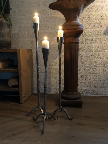 Grote foto fraaie smeedijzeren kandelaar 1 armig mooi sierlijk smeedwerk huis en inrichting woningdecoratie