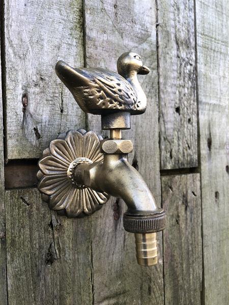 Grote foto waterkraan met eend voor tuin fonteinen messing mooi tuin en terras overige tuin en terras