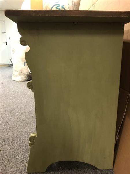 Grote foto prachtig middeleeuws kasteel dressoir met prachtig hout snijwerk geweldig fraai en uniek stuk huis en inrichting woningdecoratie