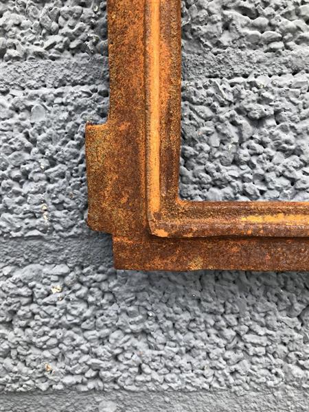 Grote foto tuinmuur raamvenster ijzeren venster vast gietijzer tuin en terras tuindecoratie