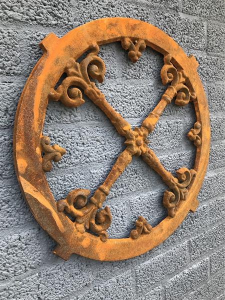 Grote foto venster rond nostalgisch raam venster antiek gietijzer tuin en terras tuindecoratie