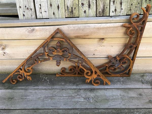 Grote foto hoek steun zwaar gietijzer ondersteuning voor planken rust bruin. tuin en terras tuindecoratie