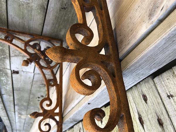 Grote foto hoek steun zwaar gietijzer ondersteuning voor planken rust bruin. tuin en terras tuindecoratie